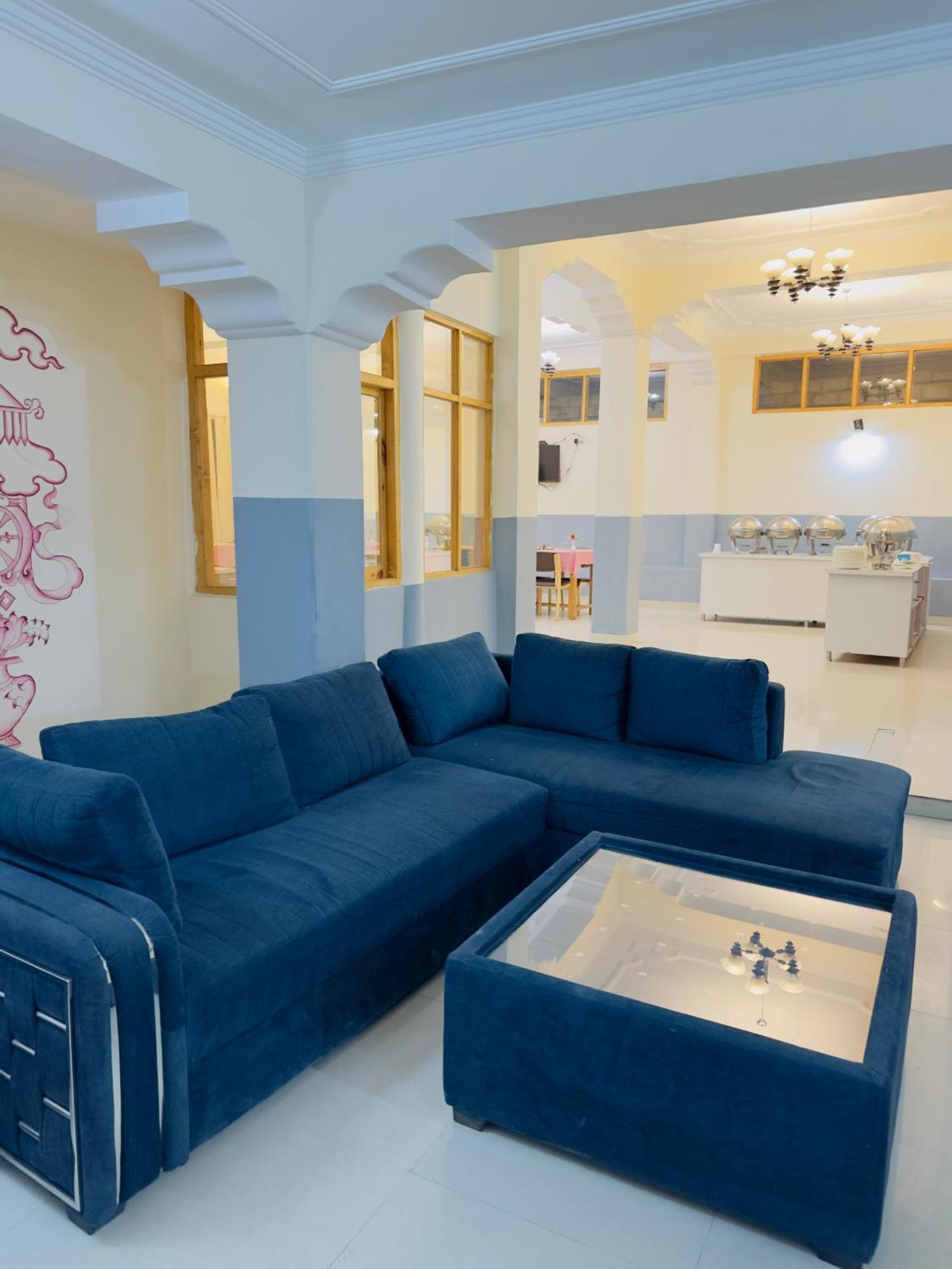 Hotel Dimbir Regency 레 외부 사진